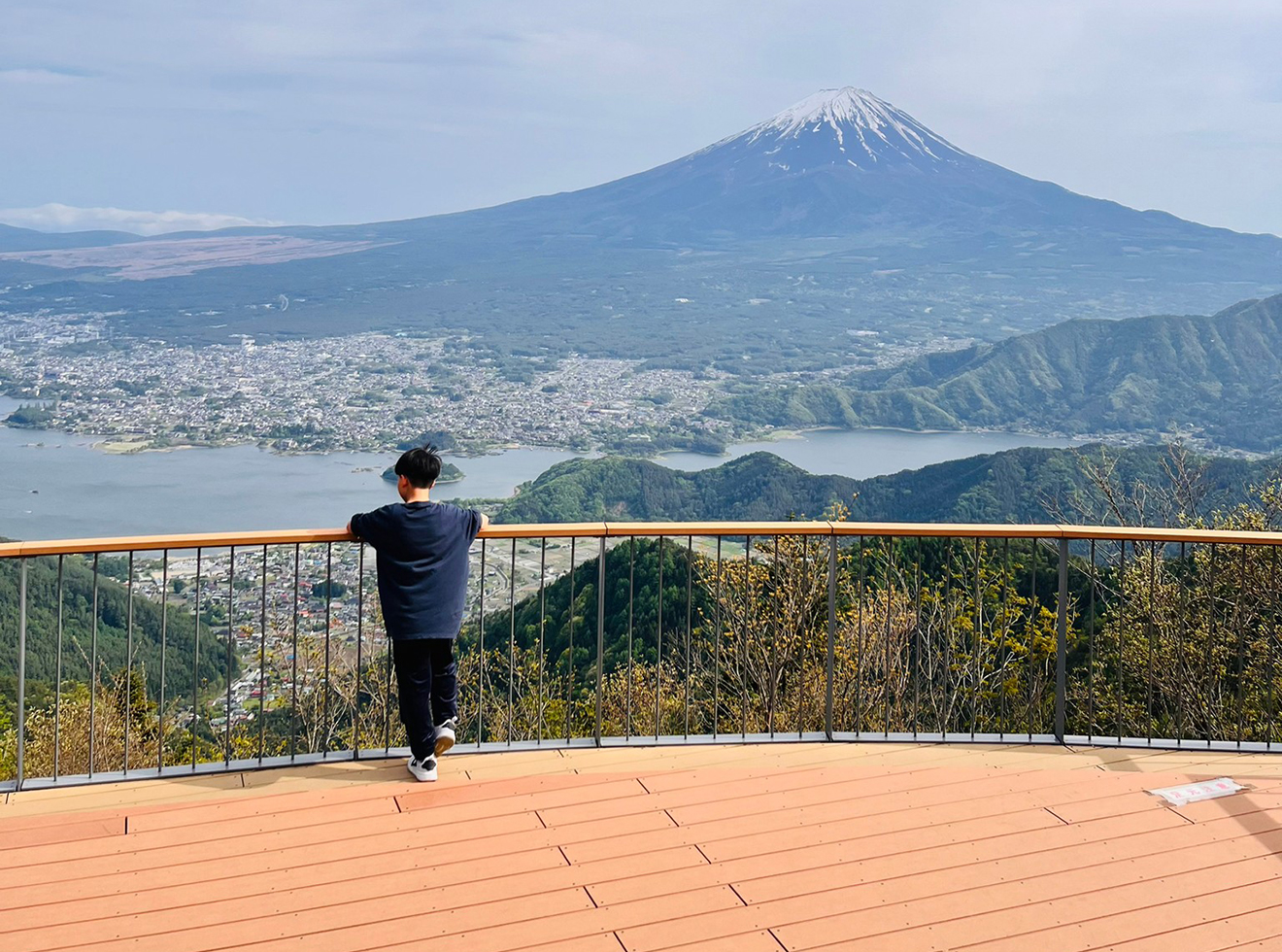 新道峠からの富士山眺望スポット「FUJIYAMAツインテラス」